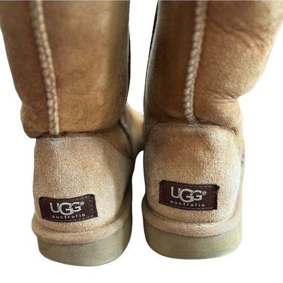 UGG Classic Short Boot in Chestnut, Size 7 - Picture 3 of 6